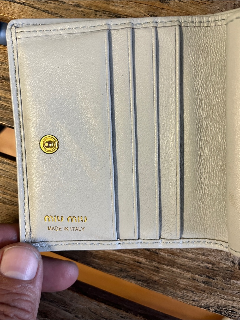 Miu Miu Cream Quilted Leather Compact Wallet with Gold Logo - Picture 3 of 8